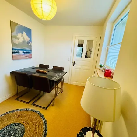 Apartment Moderne In Kiel-holtenau, Strandnaehe, 2 Zimmer, Voll Ausgestattet, Gute Anbindung